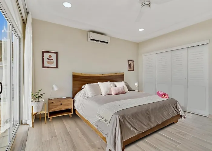 Casa Paraiso Hotel *